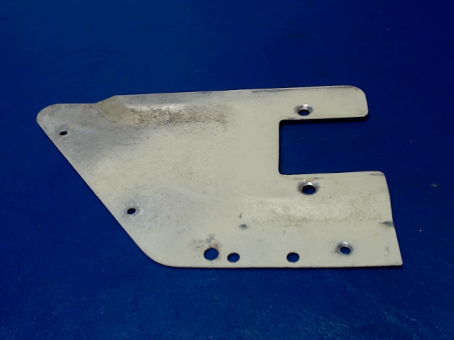 0413388-4 Cessna - Handle Plate - RH Cabin Door